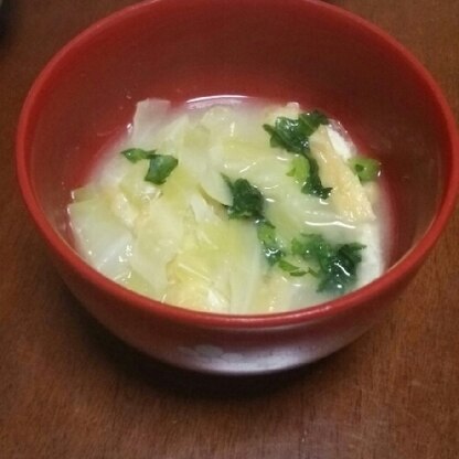 ほうれん草→大根の葉で代用して、作りました♪寒いと毎日お味噌汁欲しくなります。とっても美味しかったです♪ごちそうさまでしたぁ(*^^*)♪